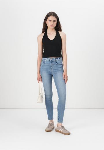 Узкие джинсы