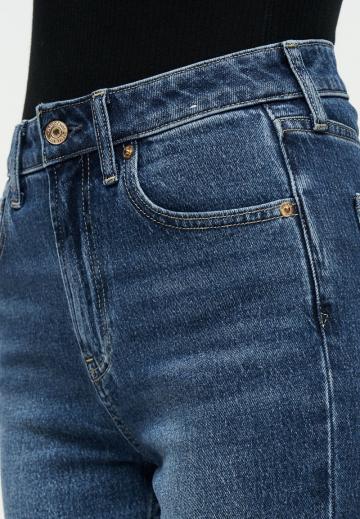 Прямые джинсы