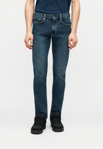 Узкие джинсы