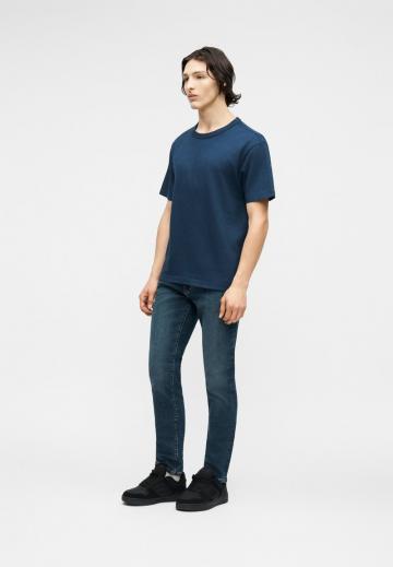 Узкие джинсы