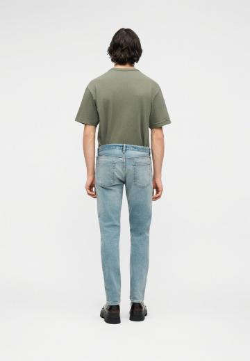 Узкие джинсы