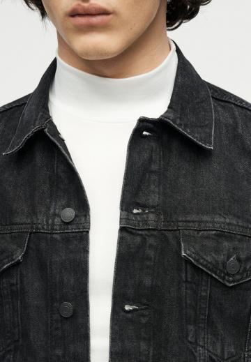 Джинсовая куртка