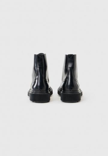 Ботинки на шнуровке