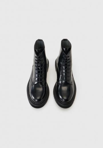 Ботинки на шнуровке