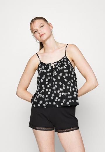 Топ на бретельках