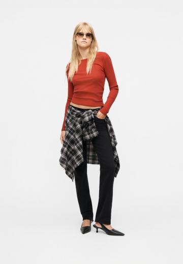 Прямые джинсы