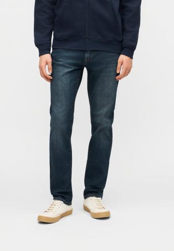 Узкие джинсы