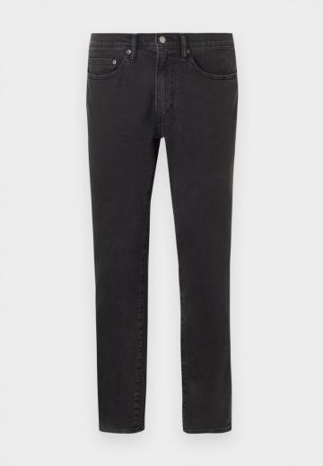 Узкие джинсы