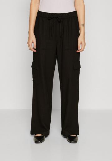 Брюки с накладными карманами