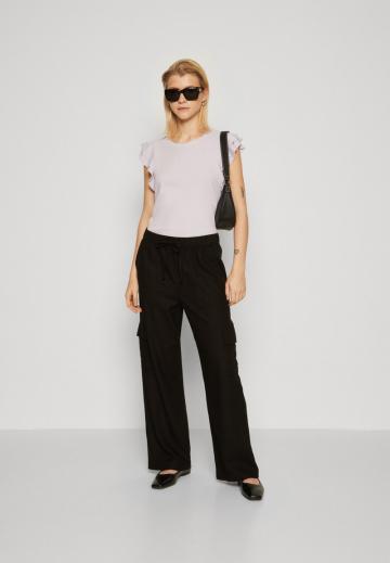 Брюки с накладными карманами