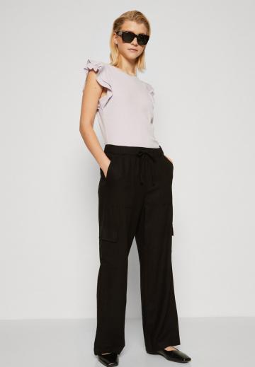 Брюки с накладными карманами