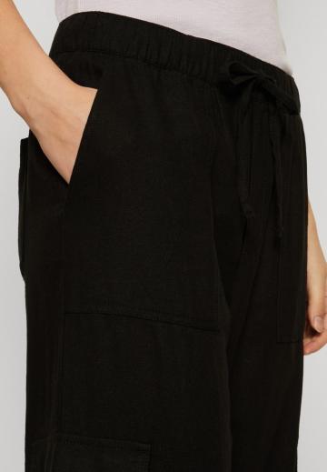 Брюки с накладными карманами