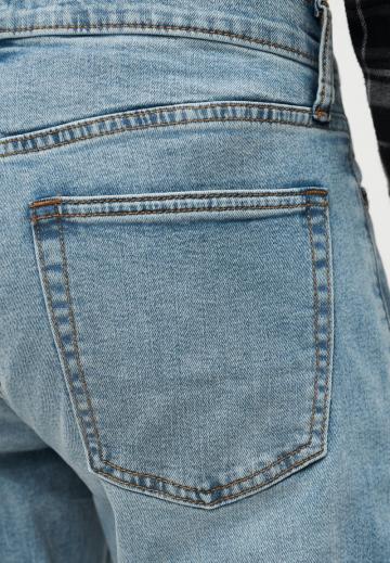 Прямые джинсы