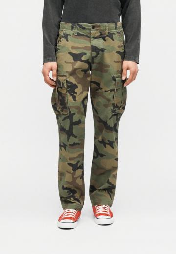 Брюки с накладными карманами