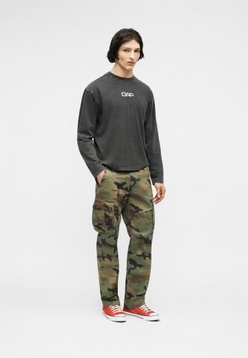 Брюки с накладными карманами