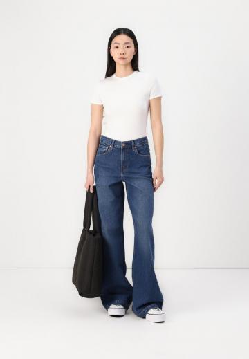 Свободные джинсы