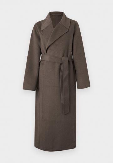 Шерстяное пальто