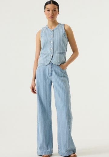 Джинсовая жилетка