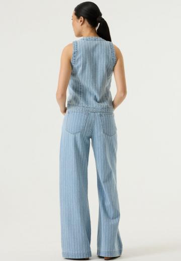 Джинсовая жилетка