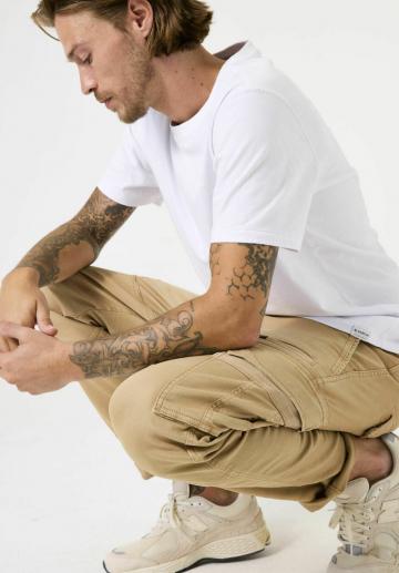 Брюки с накладными карманами