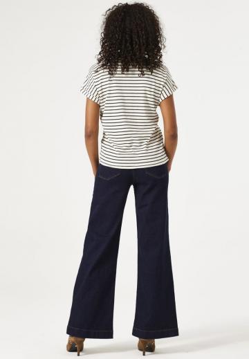 Клешеные джинсы