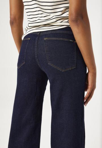 Клешеные джинсы