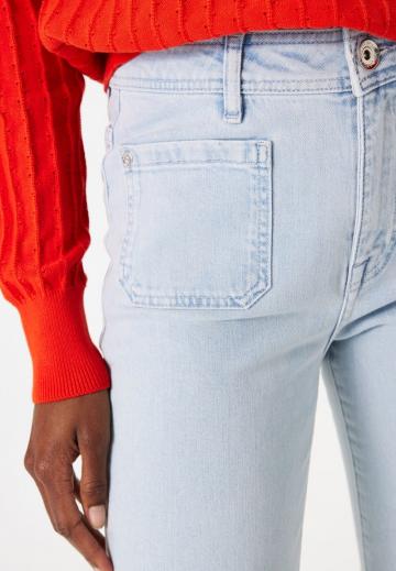 Клешеные джинсы