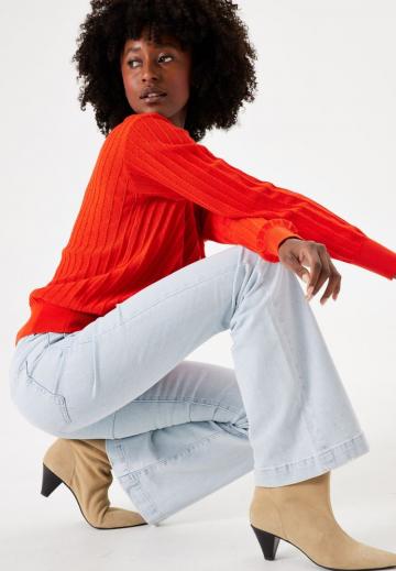 Клешеные джинсы