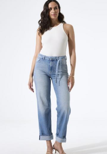 Прямые джинсы