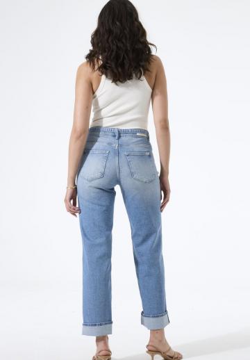 Прямые джинсы