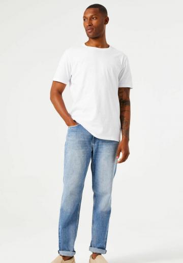 Прямые джинсы