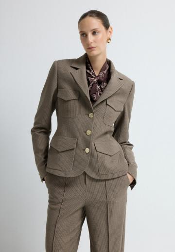 Блейзер с накладными карманами