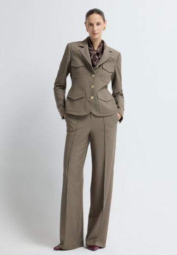 Блейзер с накладными карманами