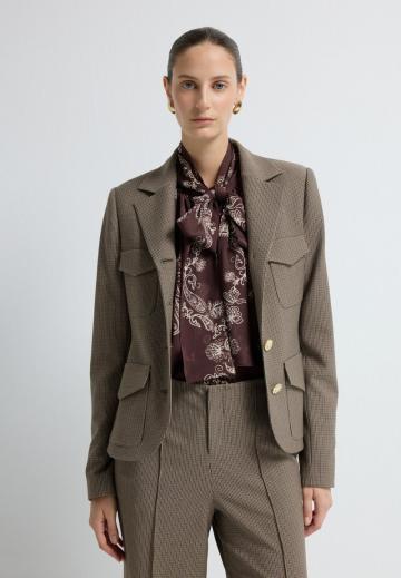 Блейзер с накладными карманами