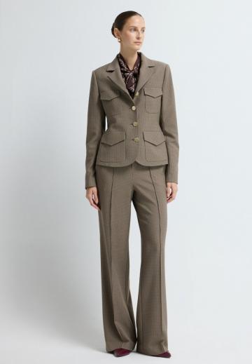 Блейзер с накладными карманами