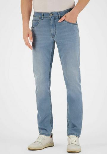 Узкие джинсы
