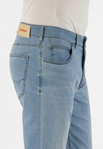 Узкие джинсы