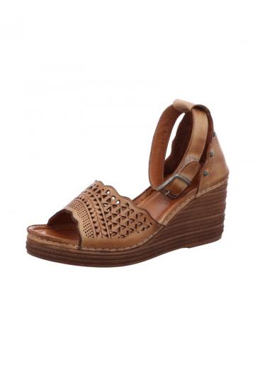 Босоножки на танкетке