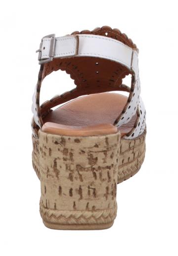 Босоножки на танкетке