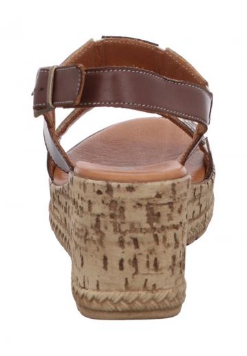 Босоножки на танкетке