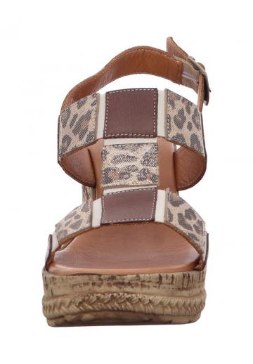 Босоножки на танкетке