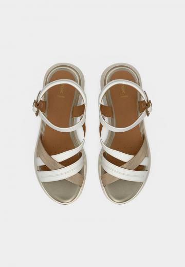 Босоножки на танкетке