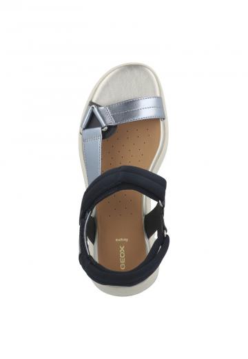 Босоножки на танкетке