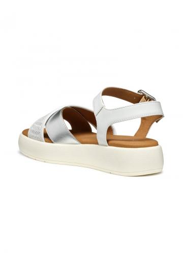 Босоножки на танкетке