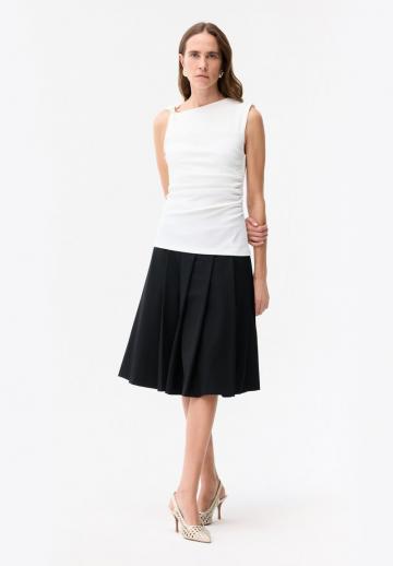 Блузка без рукавов