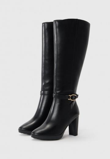 Высокие сапоги