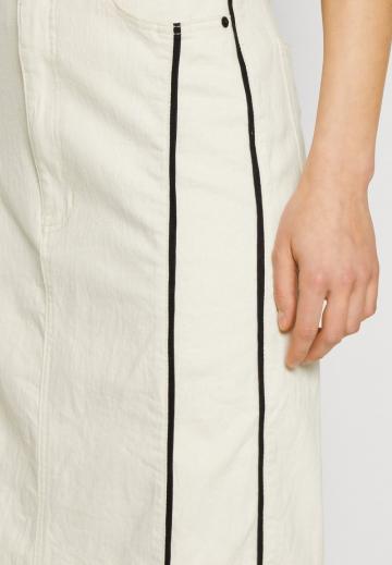 Юбка с накладными карманами