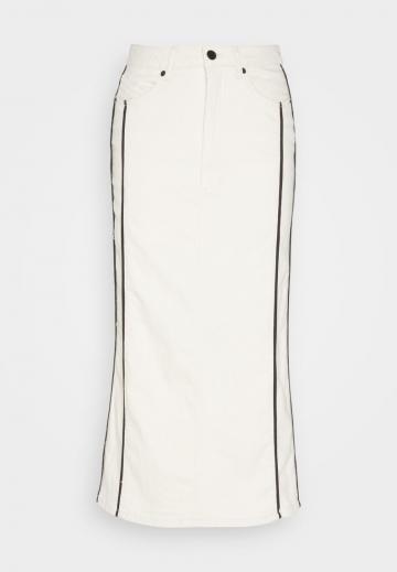 Юбка с накладными карманами