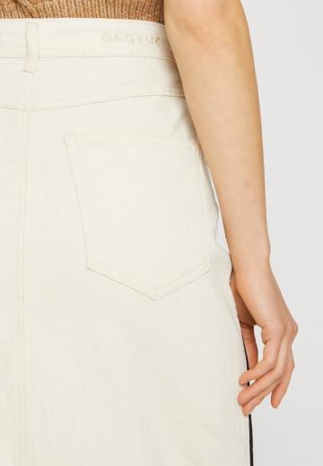 Юбка с накладными карманами