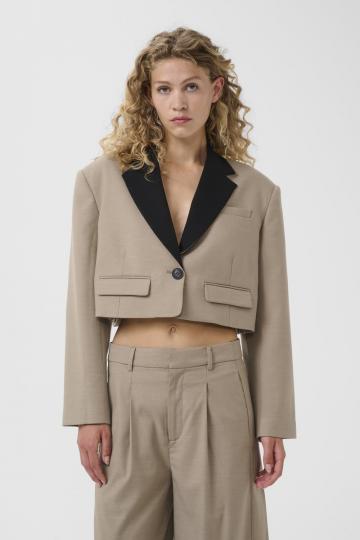 Короткий блейзер